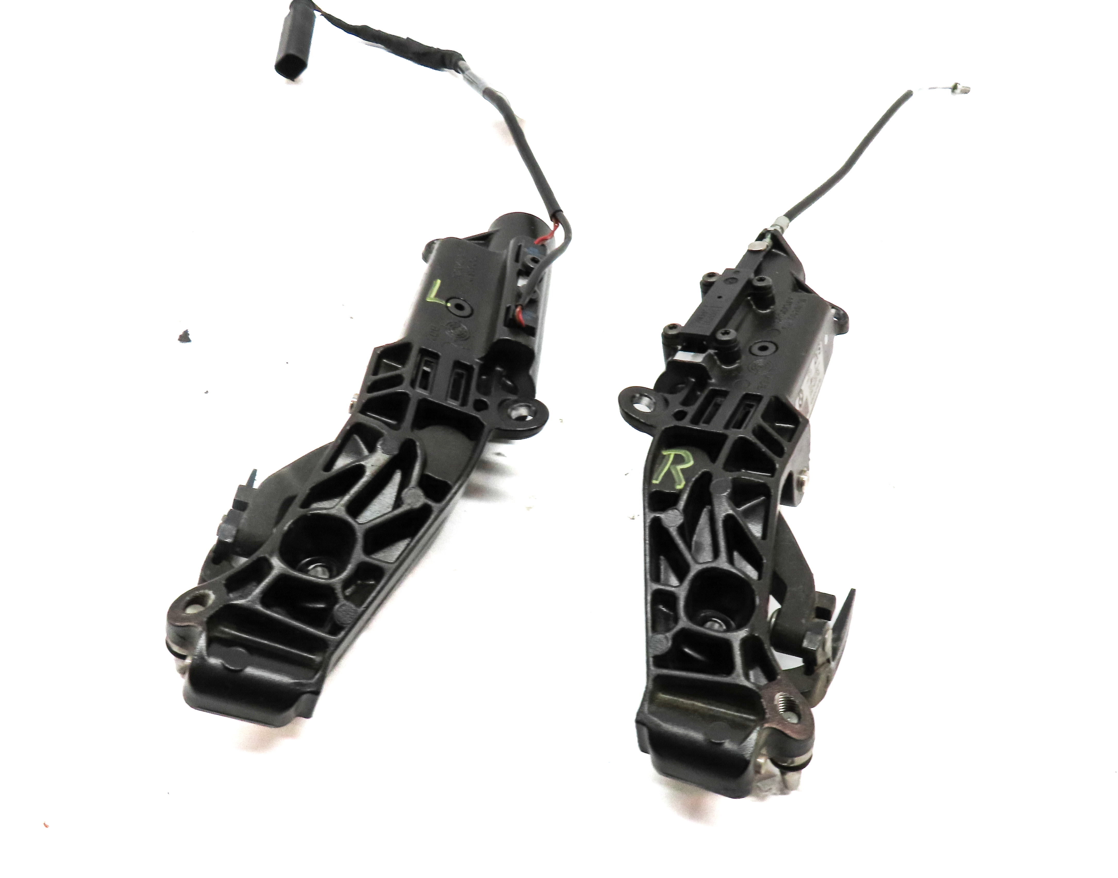 03 BMW Z4 CONVERTIBLE (E85) LEFT & RIGHT CONVERTIBLE TOP LIFT CATCH LATCH SET/2 — exact item pictured